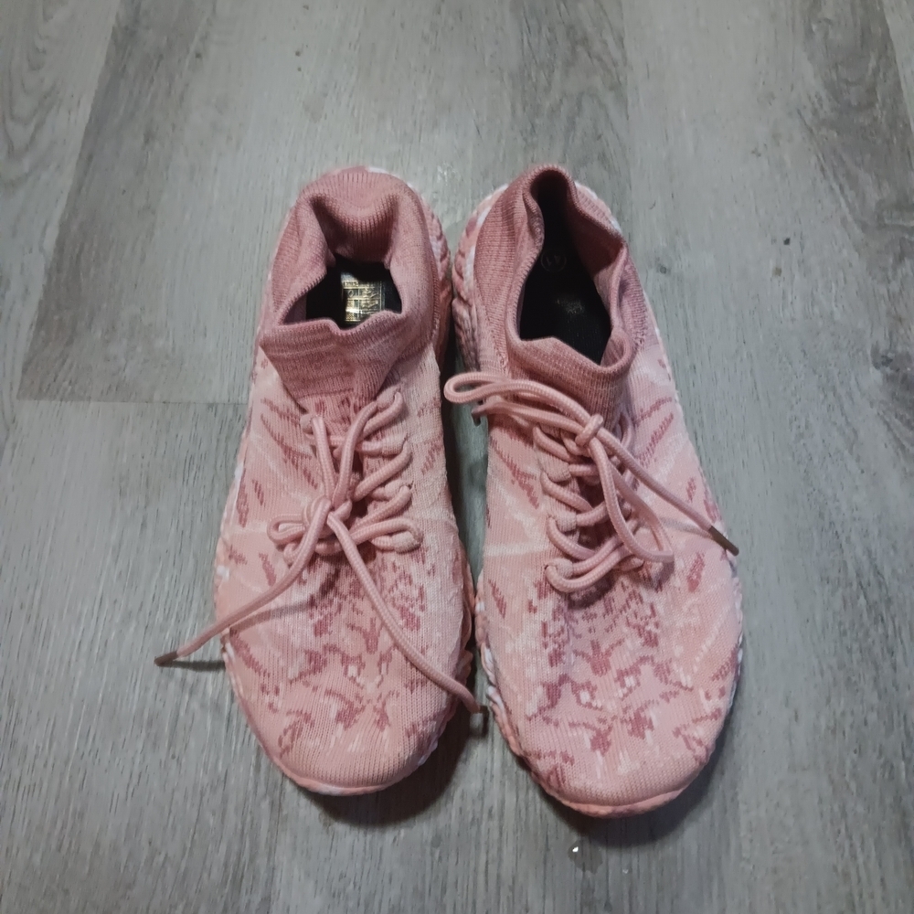 Women Pink Patterned Sneakers